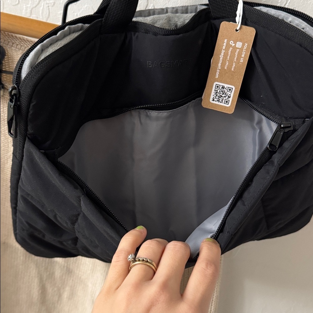 Bagsmart Black Quilted Fuzzy Lined Zip Laptop Holder Bag 14x10.5 - Picture 3 of 5